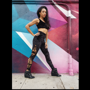 Kelly Gets Twisted velvet leggings - size M