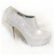 Load image into Gallery viewer, Rhinestone booties - size 7