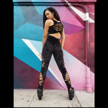 Load image into Gallery viewer, Kelly Gets Twisted velvet leggings - size M