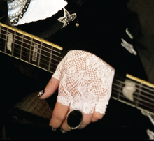 Load image into Gallery viewer, Fingerless Lace Fishnet Gloves